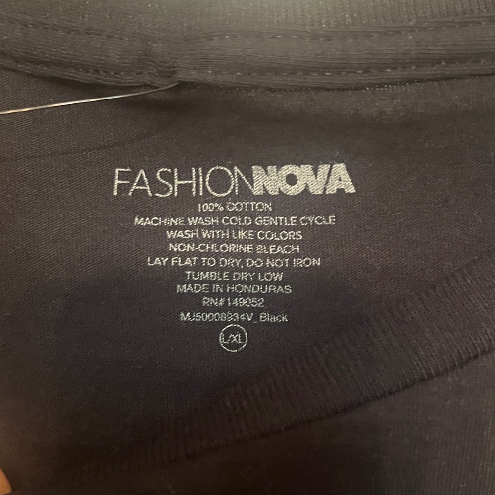 Fashion Nova Black 'Trust No.1' Tee - Picture 3 of 5